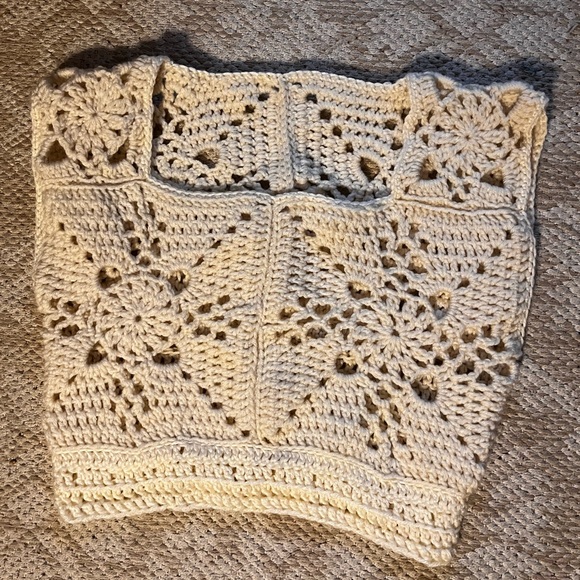 Handmade Crochet cropped sweater-vest two toned cream, Victoria lattice squares - Picture 2 of 4